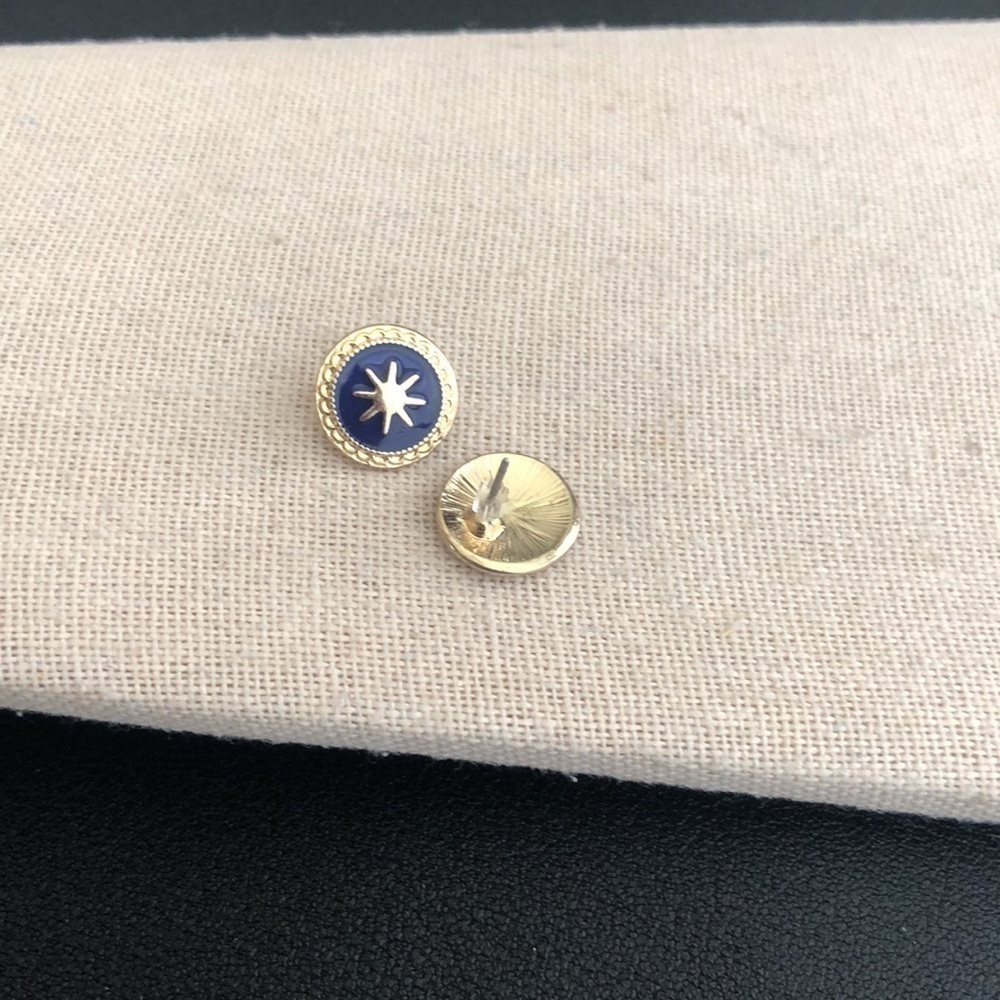 Vintage Pierced Earrings - Picture 2 of 3